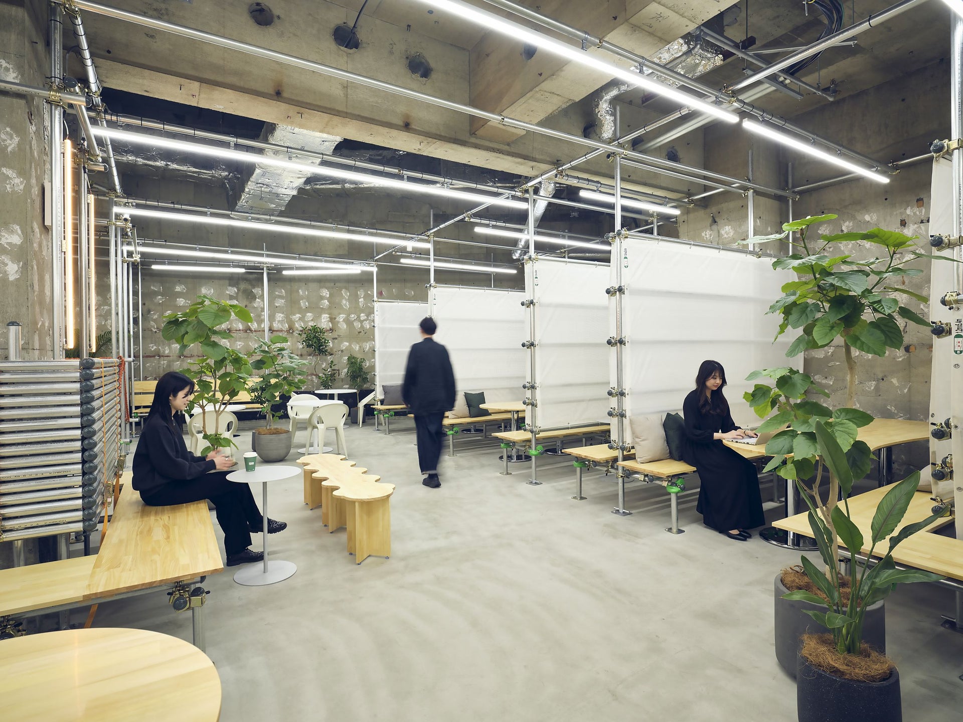 Shinjuku Center Building Sustainable Lounge "i-ma"